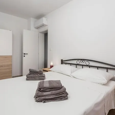 Apartment Beautiful In With Wifi Lovran